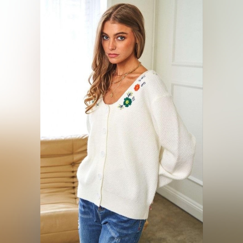 DAVI & DANI White Floral 90's Boho Button Up Sweater Shacket